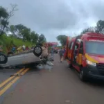acidente-entre-carro-e-carreta-deixa-tres-idosos-feridos-na-br-364,-em-mineiros