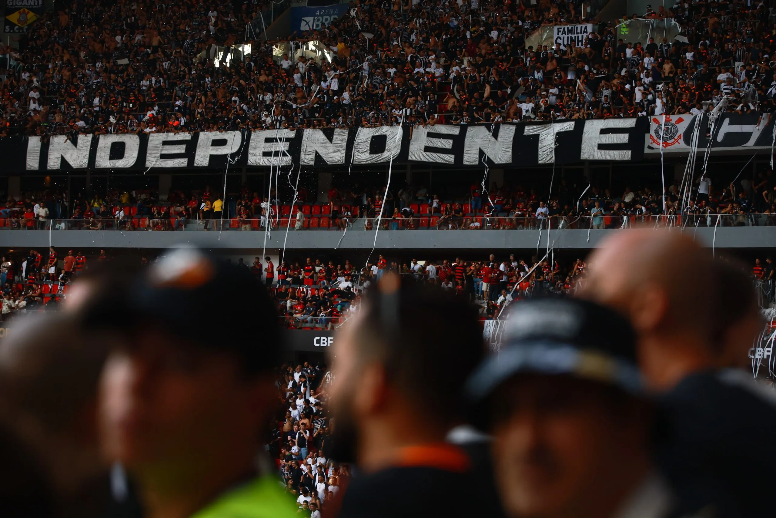 moraes-e-dino-assistem-jogo-entre-flamengo-e-corinthians-em-brasilia