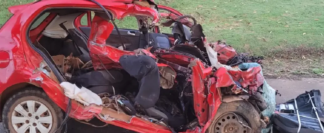 carro-invade-contramao-e-5-pessoas-morrem-apos-colisao-com-carreta-na-br-414,-em-cocalzinho-de-goias