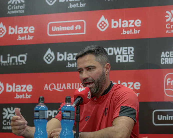 rafael-lacerda-pede-desculpas-a-torcida-rubro-negra-por-atuacao-do-atletico-contra-o-crac