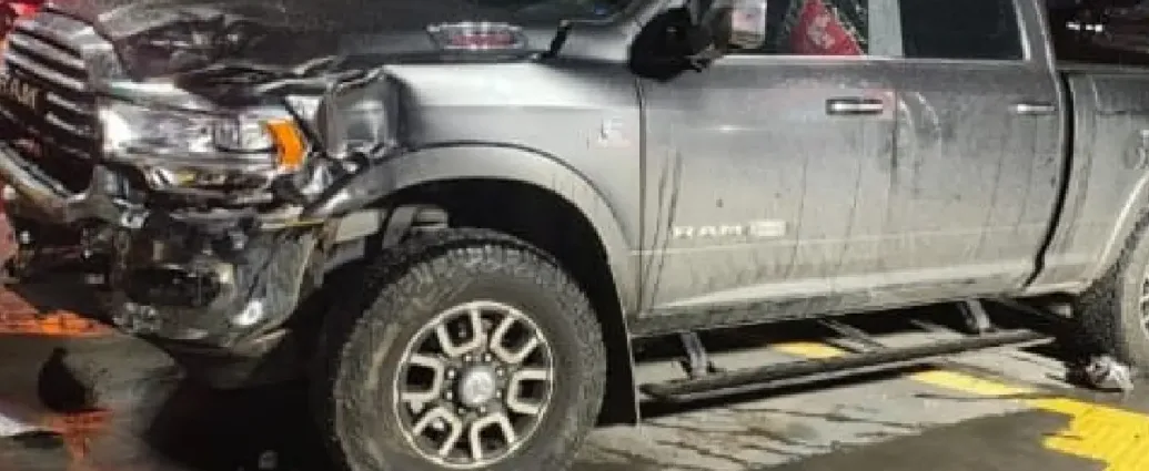 Delegado é dono de caminhonete envolvida em acidente que matou dois jovens em cruzamento no Setor Marista 1 delegado-e-dono-de-caminhonete-envolvida-em-acidente-que-matou-dois-jovens-em-cruzamento-no-setor-marista