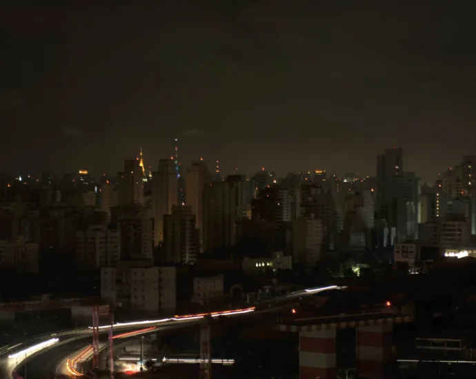 Chuva deixa 58 mil imóveis sem luz na cidade de São Paulo 14 chuva-deixa-58-mil-imoveis-sem-luz-na-cidade-de-sao-paulo