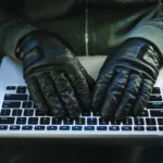 Justiça de Goiás condena 17 réus por golpes digitais e impõe 106 anos de prisão ao líder do grupo 2 justica-de-goias-condena-17-reus-por-golpes-digitais-e-impoe-106-anos-de-prisao-ao-lider-do-grupo