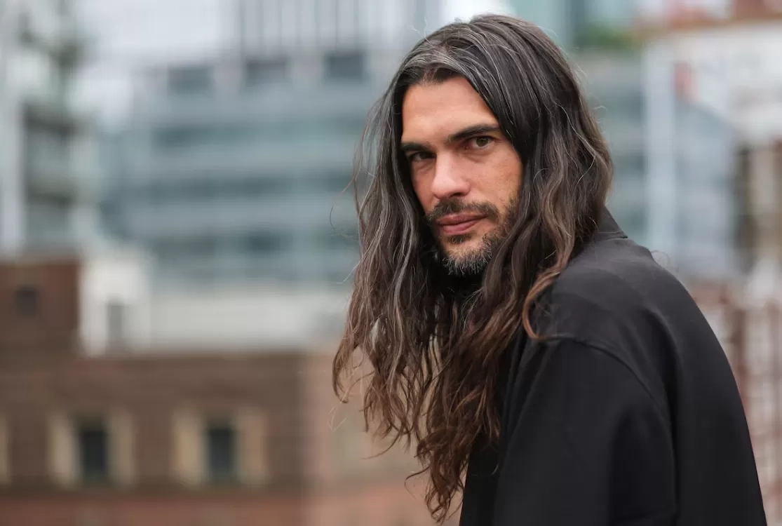 diretor-de-espanhol-comenta-repercussao-de-declaracoes-sobre-‘o-agente-secreto’;-assista