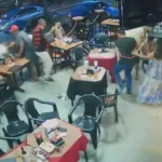 Novos vídeos mostram confusão que terminou com homem baleado em bar de Aparecida; assista 3 novos-videos-mostram-confusao-que-terminou-com-homem-baleado-em-bar-de-aparecida;-assista