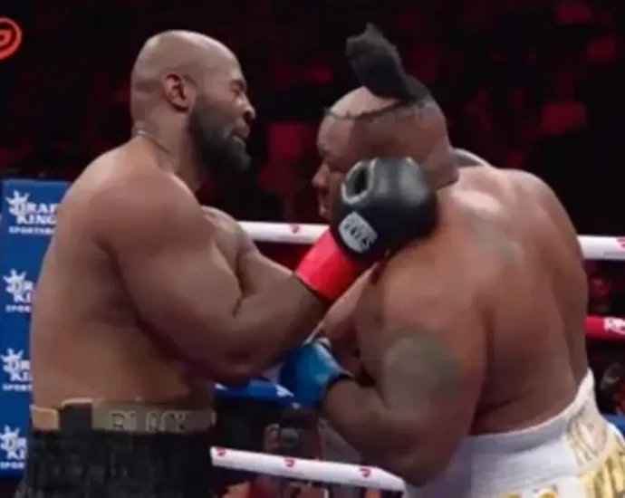 pugilista-americano-perde-peruca-durante-luta,-mas-vence-combate