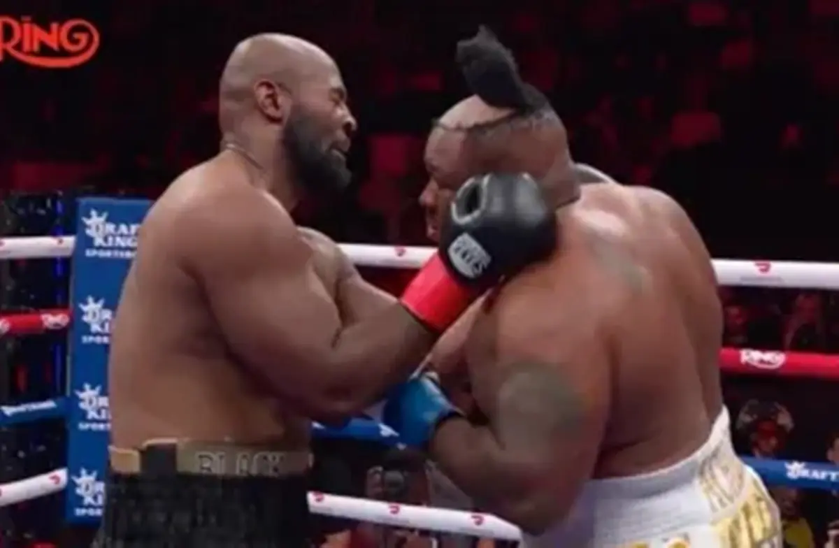 pugilista-americano-perde-peruca-durante-luta,-mas-vence-combate