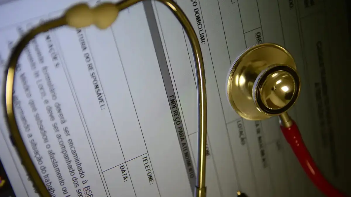 trabalhadora-de-drogaria-de-goiania-e-demitida-por-justa-causa-por-apresentar-atestados-falsos