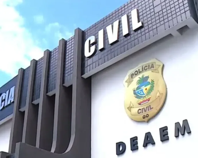 ‘papai-jogou-fogo-na-mamae’:-jovem-e-investigado-por-tentar-matar-companheira-em-aparecida