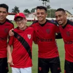 Torcedor com doença degenerativa realiza sonho de conhecer jogadores do Atlético 6 torcedor-com-doenca-degenerativa-realiza-sonho-de-conhecer-jogadores-do-atletico