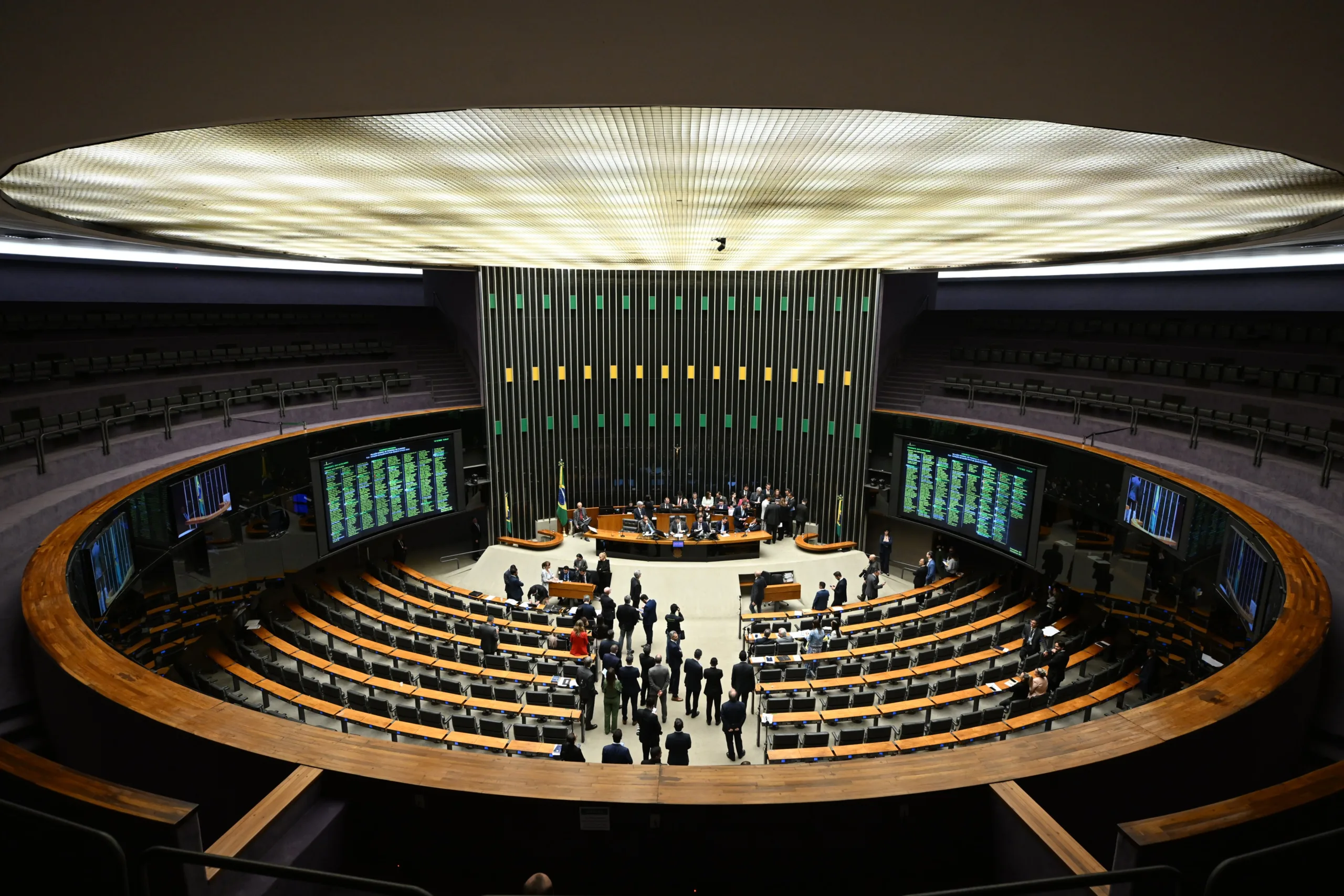 camara-aprova-pacote-com-reajustes-para-carreiras-do-executivo-e-beneficio-que-pode-dobrar-remuneracao-de-servidores-do-congresso-–-o-globo