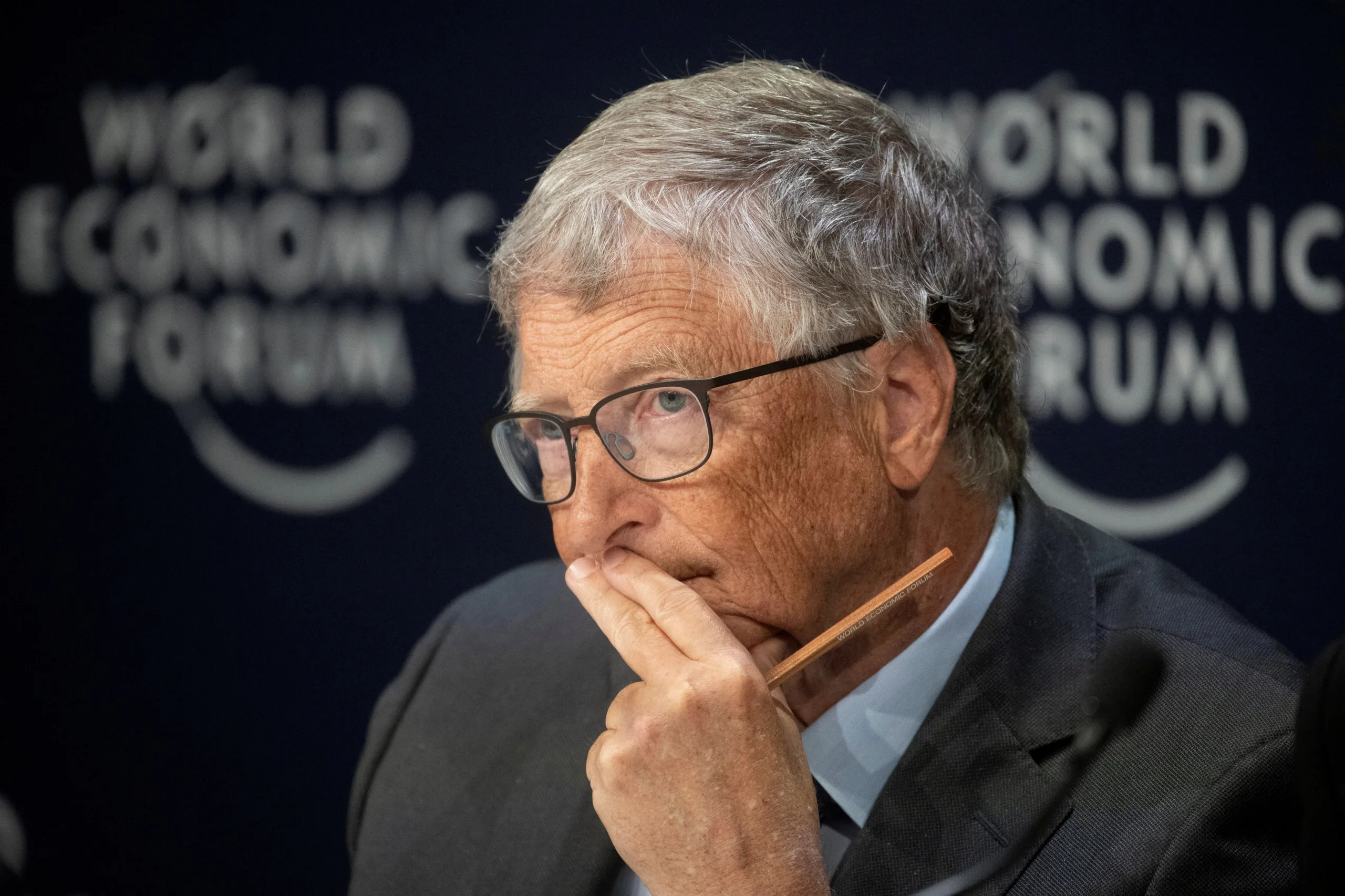 ‘me-arrependo-de-cada-minuto-que-passei-com-ele’:-bill-gates-pede-desculpa-por-relacao-com-jeffrey-epstein