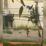 moradores-denunciam-mulher-em-situacao-de-rua-que-danca-nua-e-agride-pedestres-em-goiania