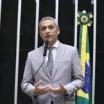 “so-cheguei-aonde-estou-por-causa-do-bolsonaro”,-diz-gayer-em-meio-definicoes-do-pl-para-as-eleicoes-de-2026