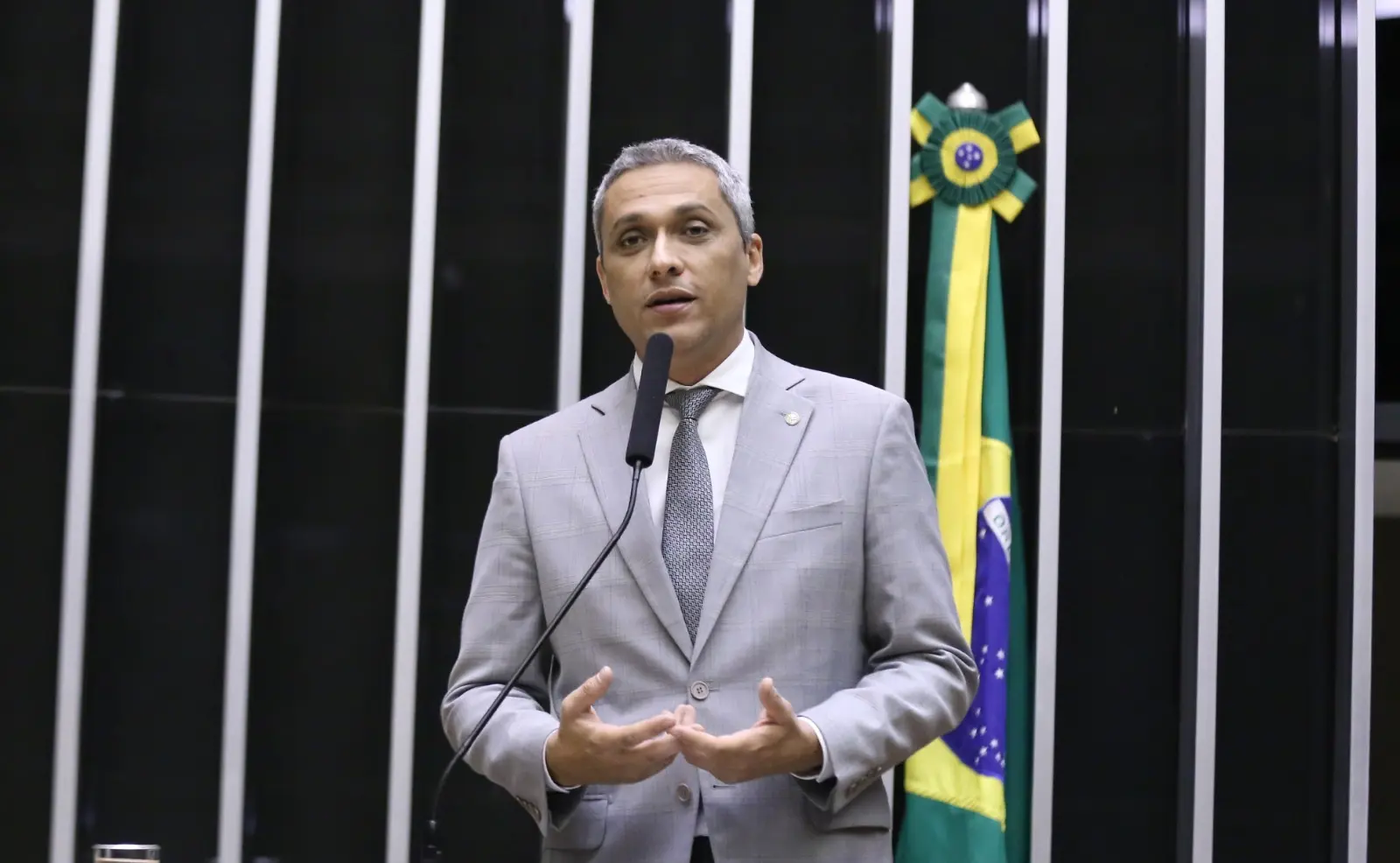 “so-cheguei-aonde-estou-por-causa-do-bolsonaro”,-diz-gayer-em-meio-definicoes-do-pl-para-as-eleicoes-de-2026