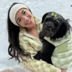 influencer-causa-polemica-ao-manter-cadela-morta-na-sala-de-casa;-veja-imagens