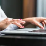 suspeita-de-integrar-quadrilha-ligada-a-furto-de-notebook-de-hugo-chavez-e-presa-apos-crimes-em-goiania