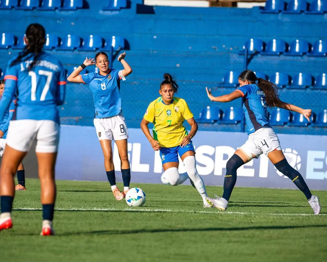 brasil-sofre,-mas-vence-o-equador-por-3-a-2-na-abertura-da-fase-de-grupos