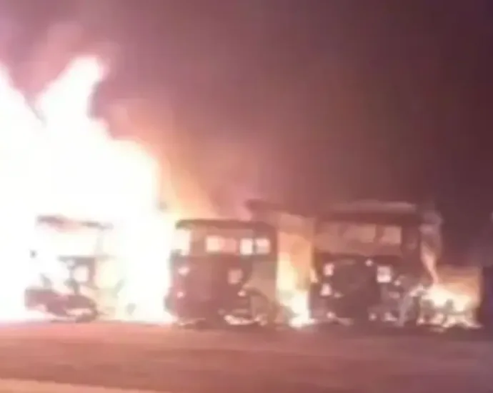 prejuizo-milionario:-policia-diz-que-vigilante-dormiu-com-cigarro-aceso-e-causou-incendio-que-atingiu-caminhoes-em-uruacu