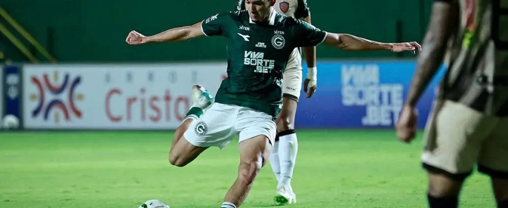 revelacao-do-goias,-volante-lucas-rodrigues-renova-com-clube-ate-2029