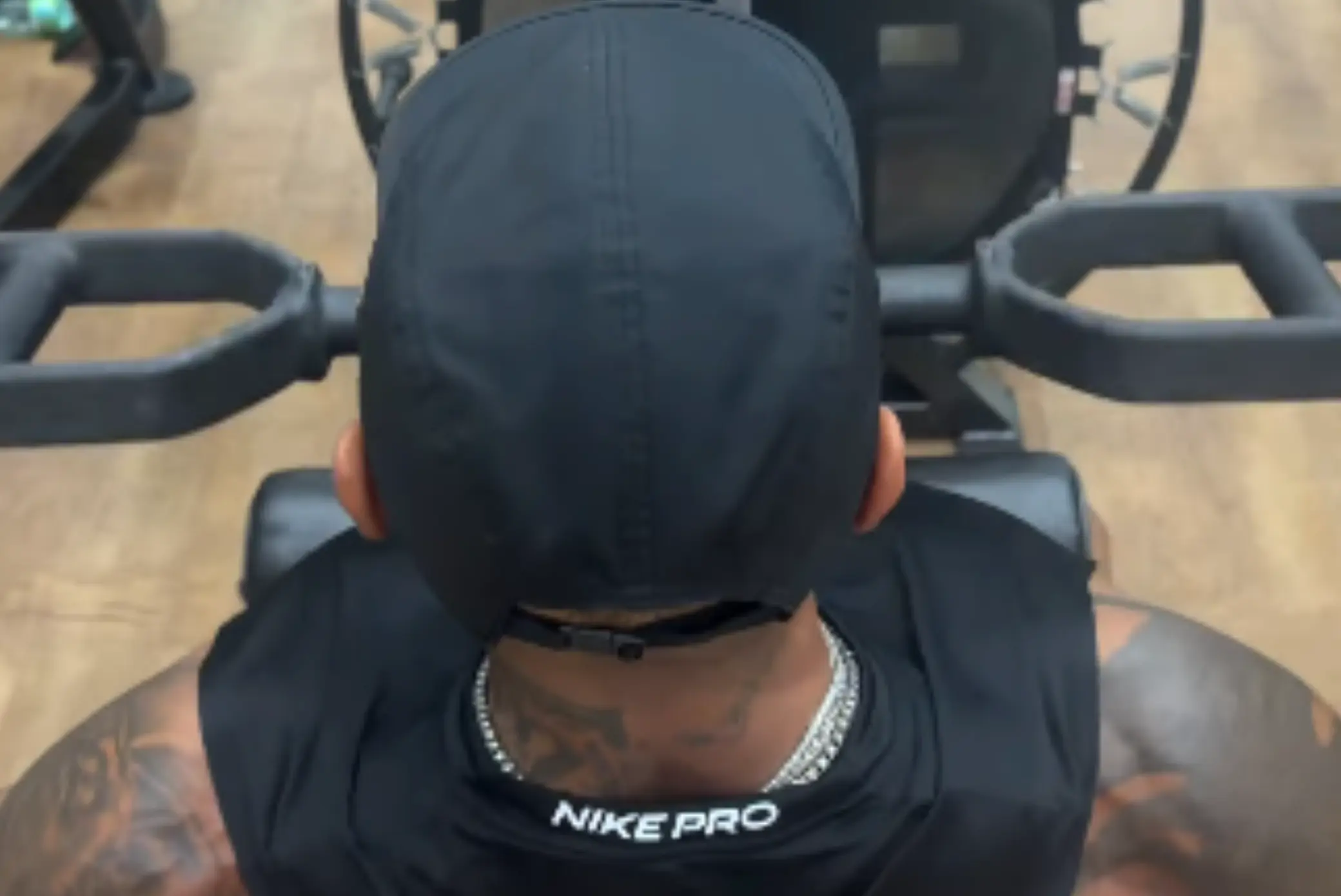 leo-santana-faz-treino-pesado-antes-de-show-em-goiania;-assista