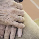 cerca-de-300-mil-idosos-brasileiros-tem-algum-grau-de-tea,-diz-estudo