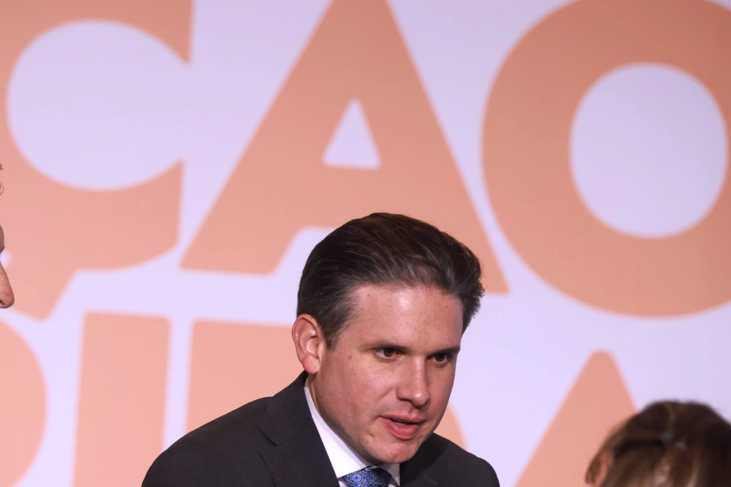 hugo-motta-e-vaiado-em-evento-de-pre-carnaval-na-paraiba.-veja-video