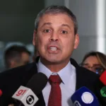 lindbergh-critica-tulio-maravilha-por-proibir-filha-de-estudar-em-universidade-publica:-“parece-que-nao-ha-limite-para-a-ignorancia”