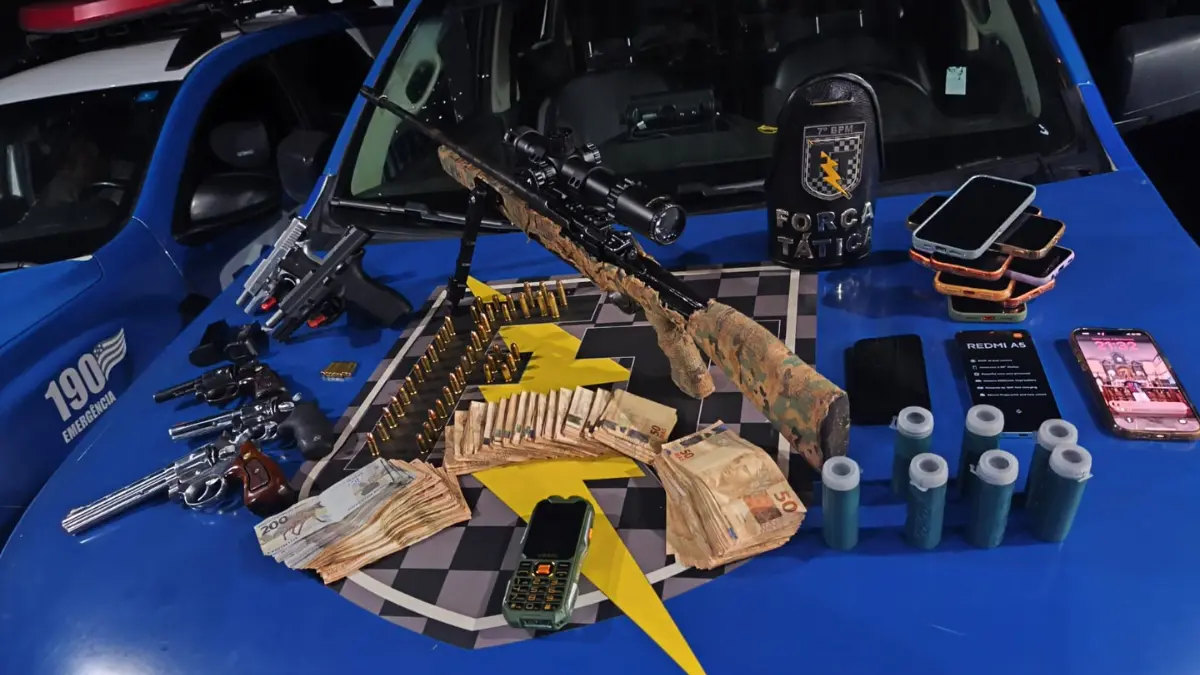 quadrilha-de-estelionatarios-e-presa-com-arsenal-de-armas-em-goiania