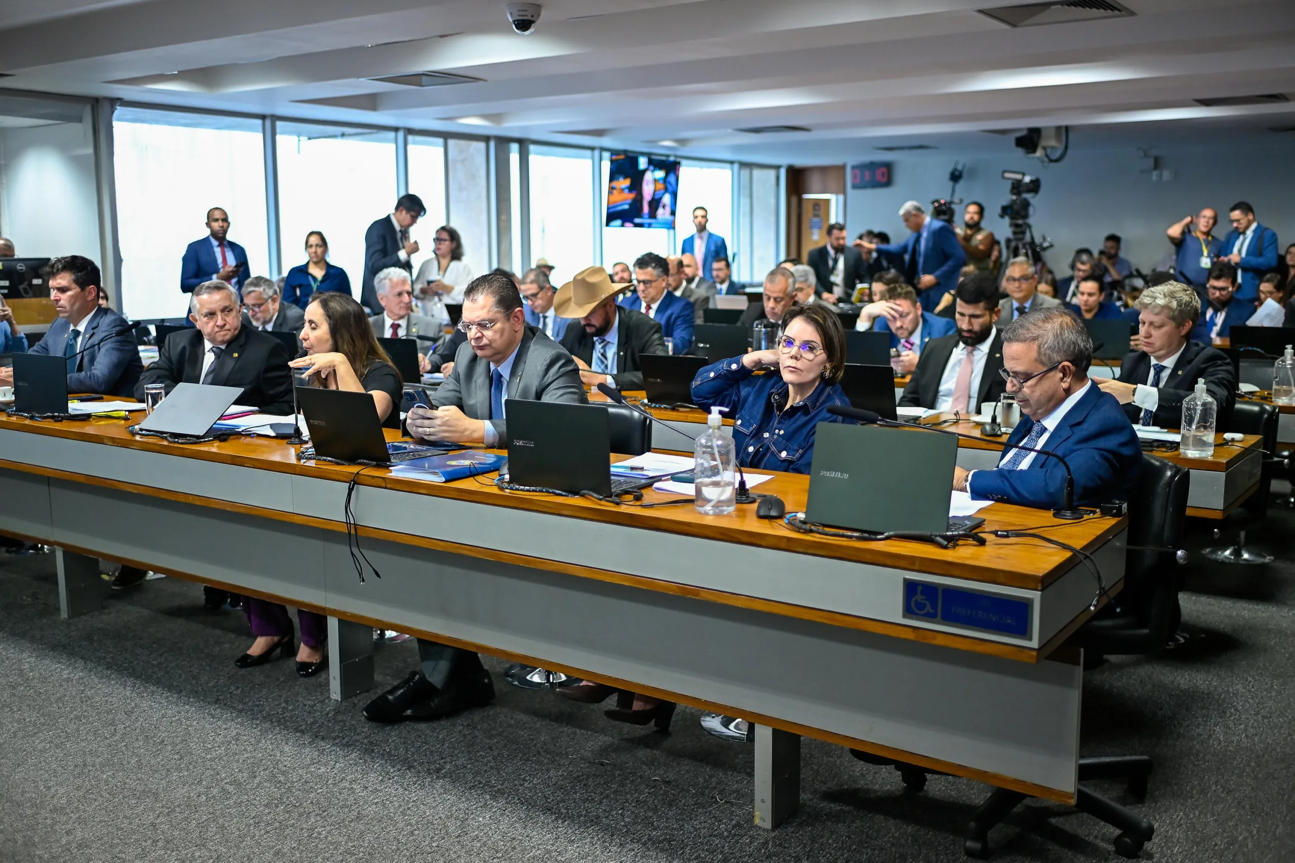 cpmi-do-inss-ouve-filho-de-mauricio-camisotti,-investigado-pela-pf