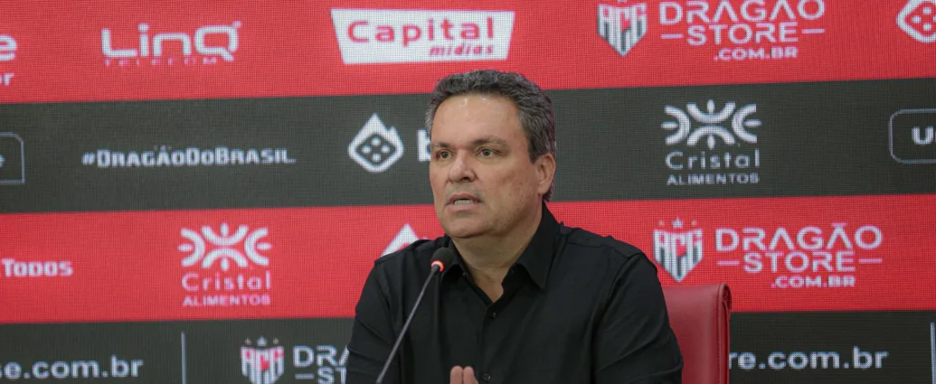 adson-batista-afirma-que-trabalho-de-rafael-lacerda-sera-reavaliado-e-cobra-jogadores:-“elenco-de-r$-2-milhoes-tem-que-jogar”