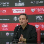 adson-batista-afirma-que-trabalho-de-rafael-lacerda-sera-reavaliado-e-cobra-jogadores:-“elenco-de-r$-2-milhoes-tem-que-jogar”