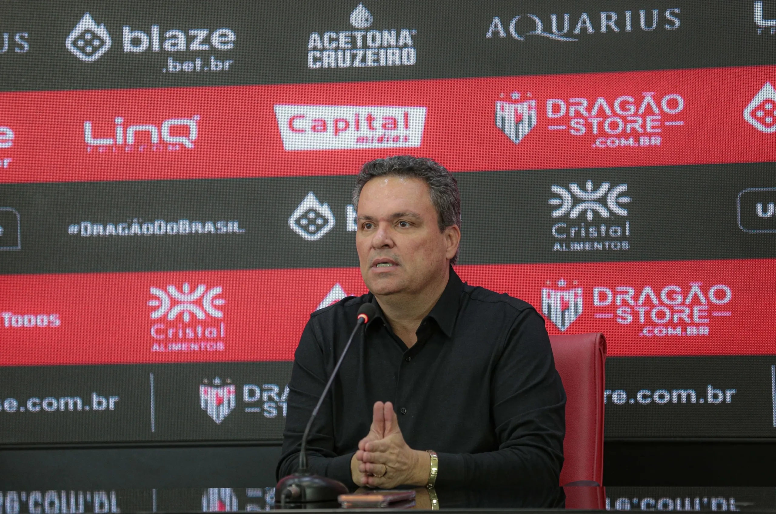 adson-batista-afirma-que-trabalho-de-rafael-lacerda-sera-reavaliado-e-cobra-jogadores:-“elenco-de-r$-2-milhoes-tem-que-jogar”