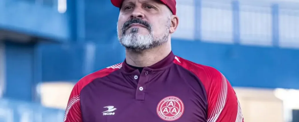 anapolina-saf-anuncia-a-saida-do-treinador-flavio-tanajura-apos-derrota-no-classico-contra-o-anapolis