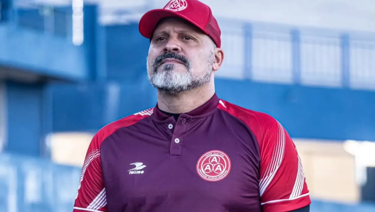 anapolina-saf-anuncia-a-saida-do-treinador-flavio-tanajura-apos-derrota-no-classico-contra-o-anapolis