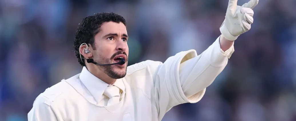 bad-bunny-cita-o-brasil-durante-apresentacao-no-super-bowl;-assista