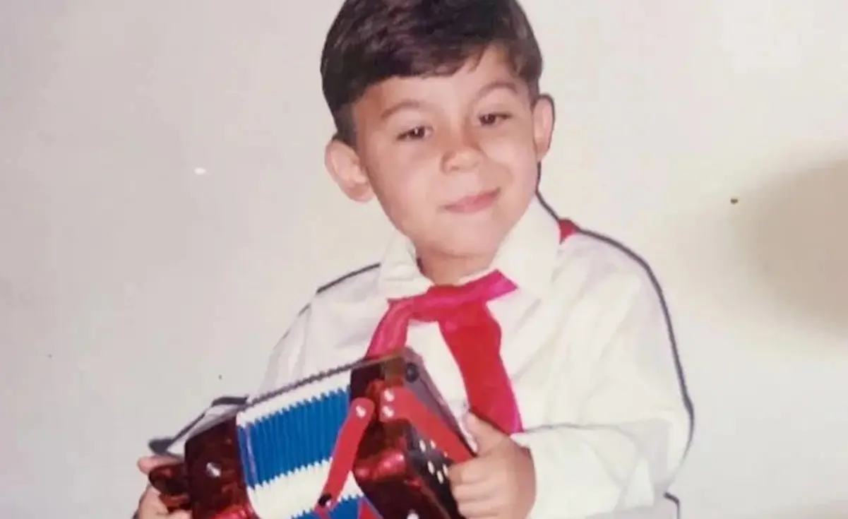 quem-e-a-crianca-da-foto?-sertanejo-goiano-revela-que-ja-gostava-de-ganhar-instrumentos