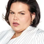 thais-carla-posa-nua-ao-exibir-antes-e-depois-apos-perder-85-kg;-veja-fotos