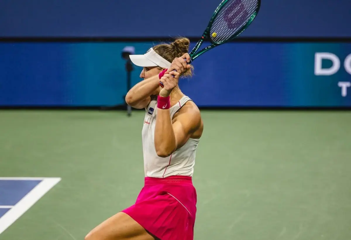 bia-haddad-leva-pneu,-vence-apenas-um-game-e-perde-para-indonesia-na-primeira-rodada-do-wta-1000-de-doha