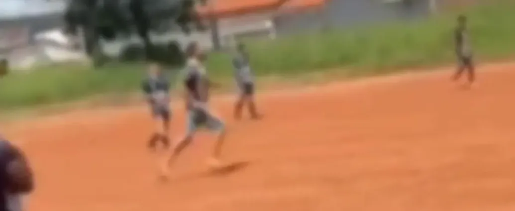 jogador-e-preso-por-perseguir-arbitro-com-facao-apos-expulsao-em-caldas-novas