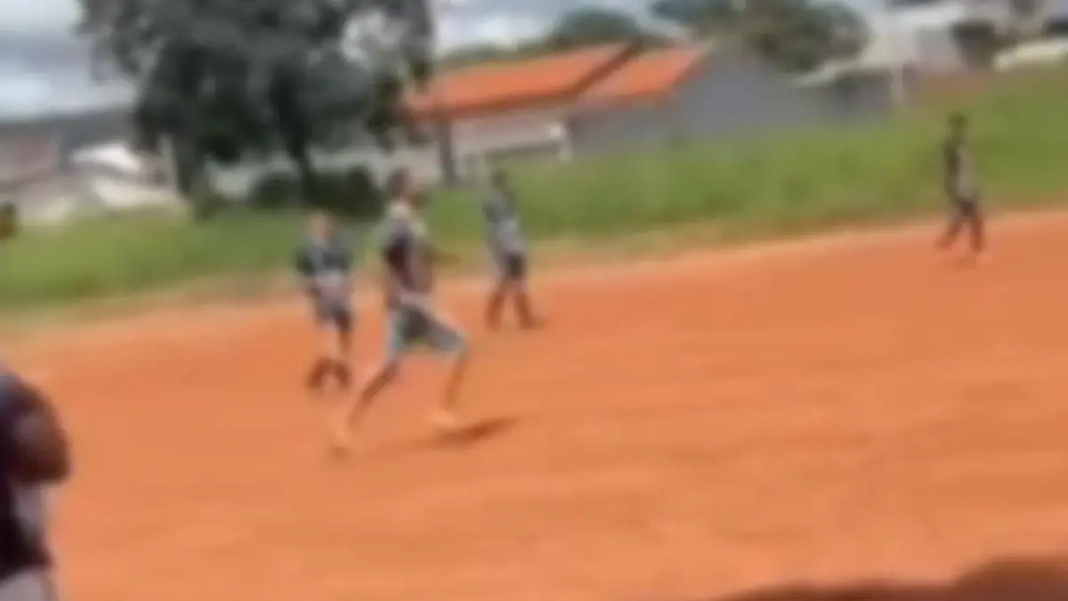 jogador-e-preso-por-perseguir-arbitro-com-facao-apos-expulsao-em-caldas-novas