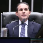 motta-defende-fim-da-escala-6×1-e-diz-que-discussao-“ja-comeca-tarde”