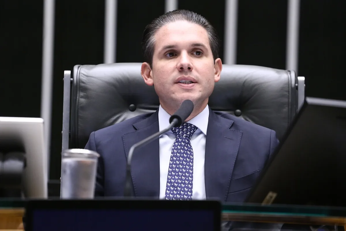 motta-defende-fim-da-escala-6×1-e-diz-que-discussao-“ja-comeca-tarde”