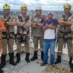 trabalhador-fica-preso-a-130-metros-e-bombeiros-fazem-rapel-para-resgata-lo-em-goiania