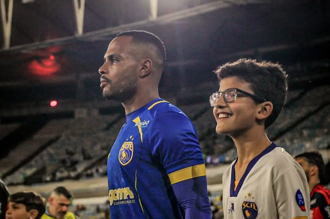 jogador-que-sofreu-convulsao-em-jogo-do-flamengo-recebe-alta