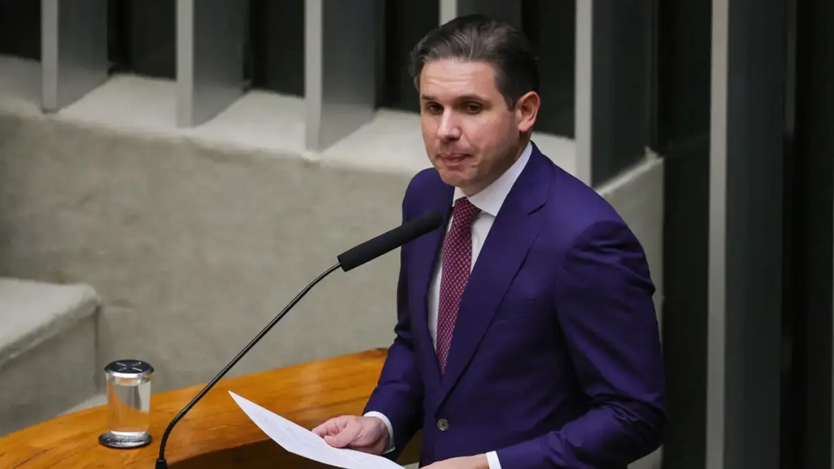 decisao-de-flavio-dino-sobre-penduricalhos-foi-“feliz”,-diz-hugo-motta