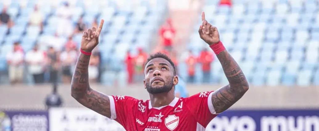 rafa-silva-ressalta-evolucao-com-a-camisa-do-vila-nova-e-projeta-confrontos-contra-o-anapolis