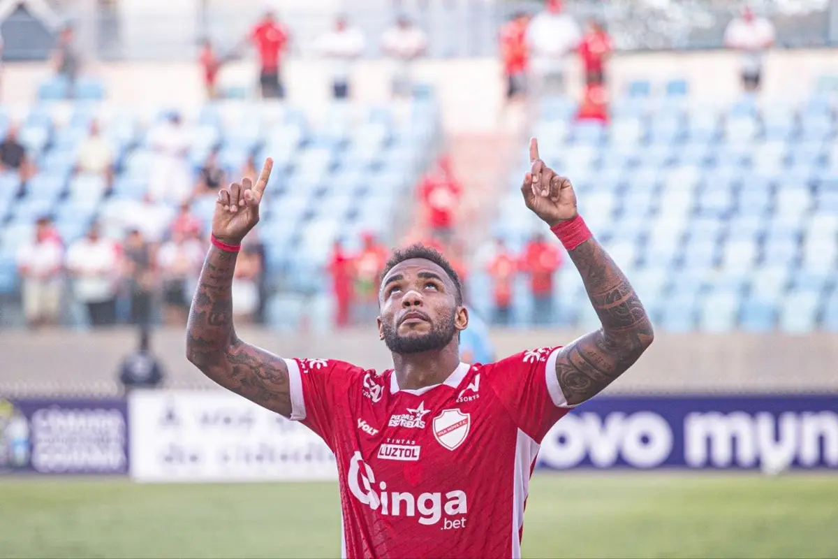 rafa-silva-ressalta-evolucao-com-a-camisa-do-vila-nova-e-projeta-confrontos-contra-o-anapolis