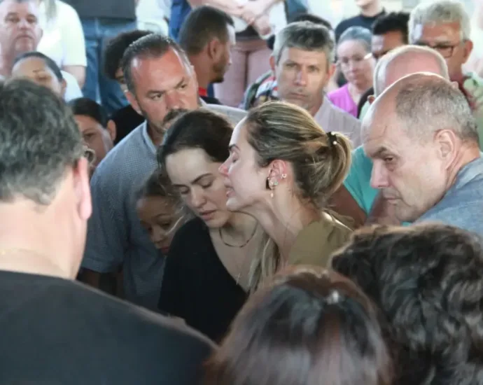 tragedia-em-itumbiara:-veja-fotos-do-enterro-da-crianca-morta-pelo-pai