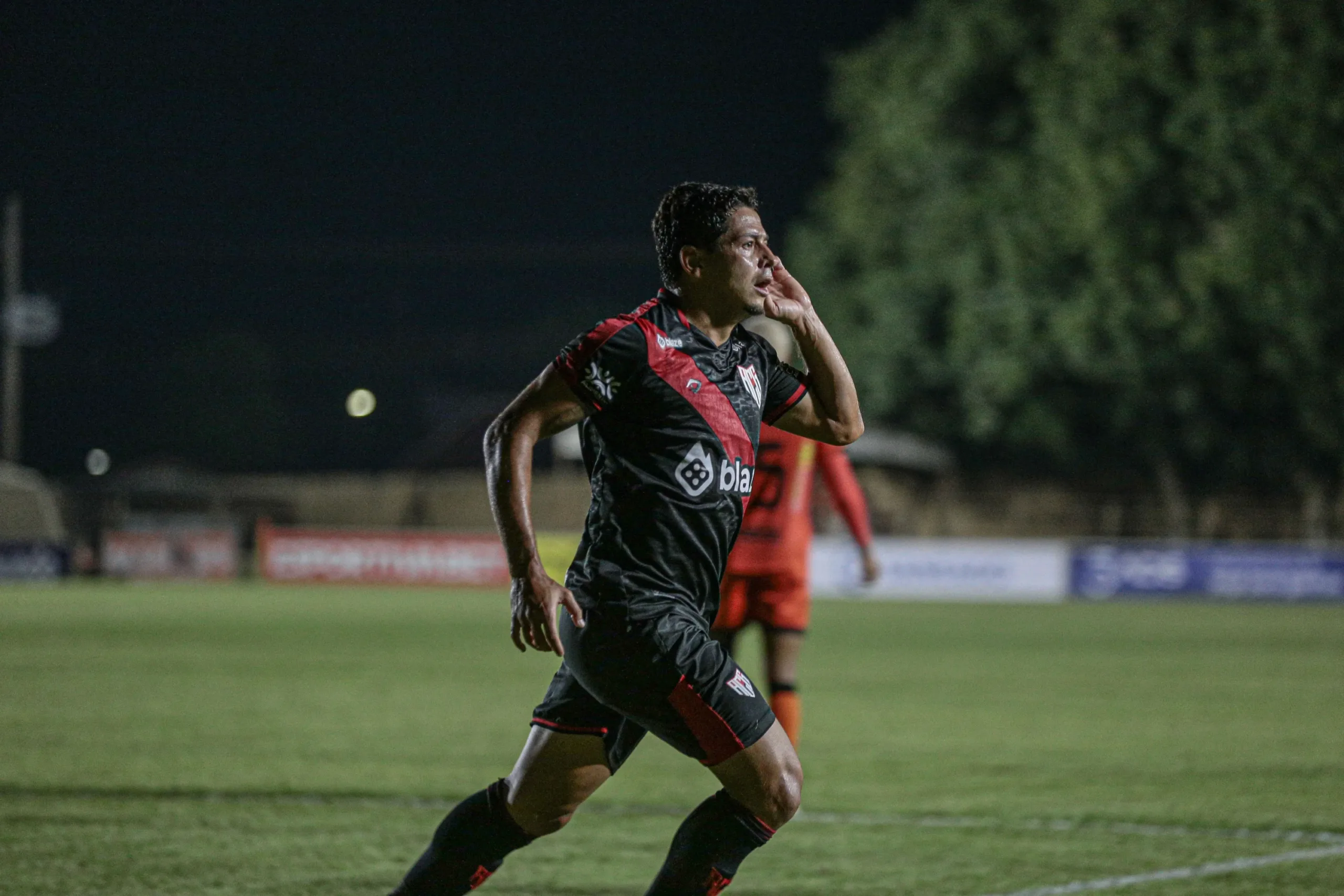 com-dois-gols-de-guilherme-marques,-atletico-derrota-a-abecat-e-abre-vantagem-por-vaga-na-semi